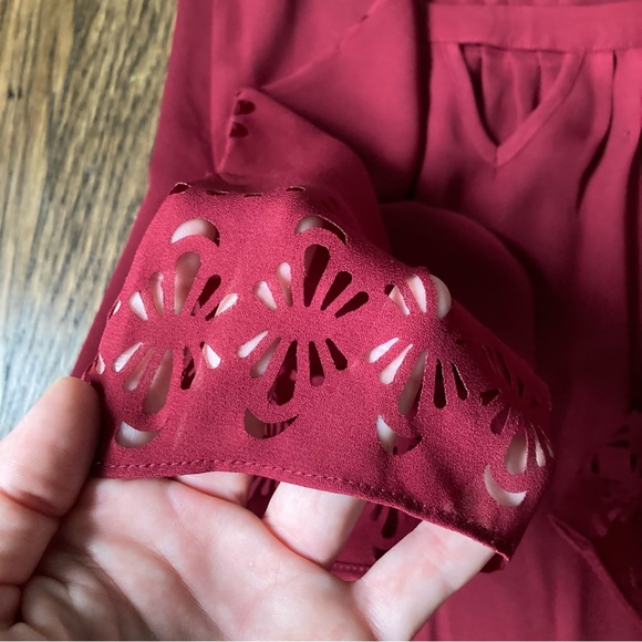 Anthropologie maroon die-cut blouse size 2 - Picture 3 of 5